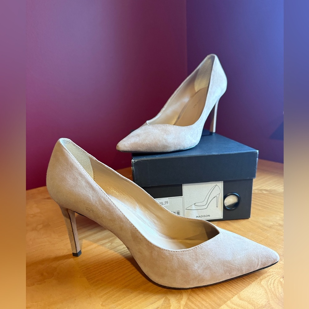 Banana republic Madison pump suede biscotti sz 8.5